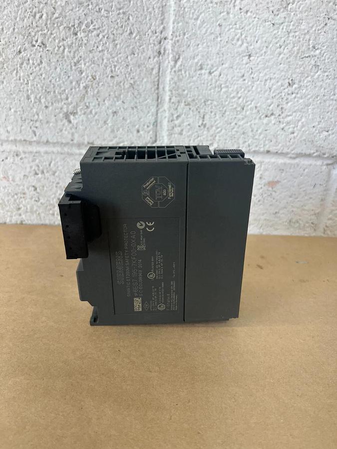 Used Siemens 6ES7 195-7KF00-0XA0 Simatic ET200M Safety Protector