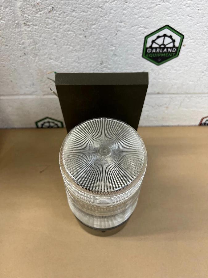 Used Hubbell 2V669 Exterior Light Fixture 50 Watts, 120 Volts