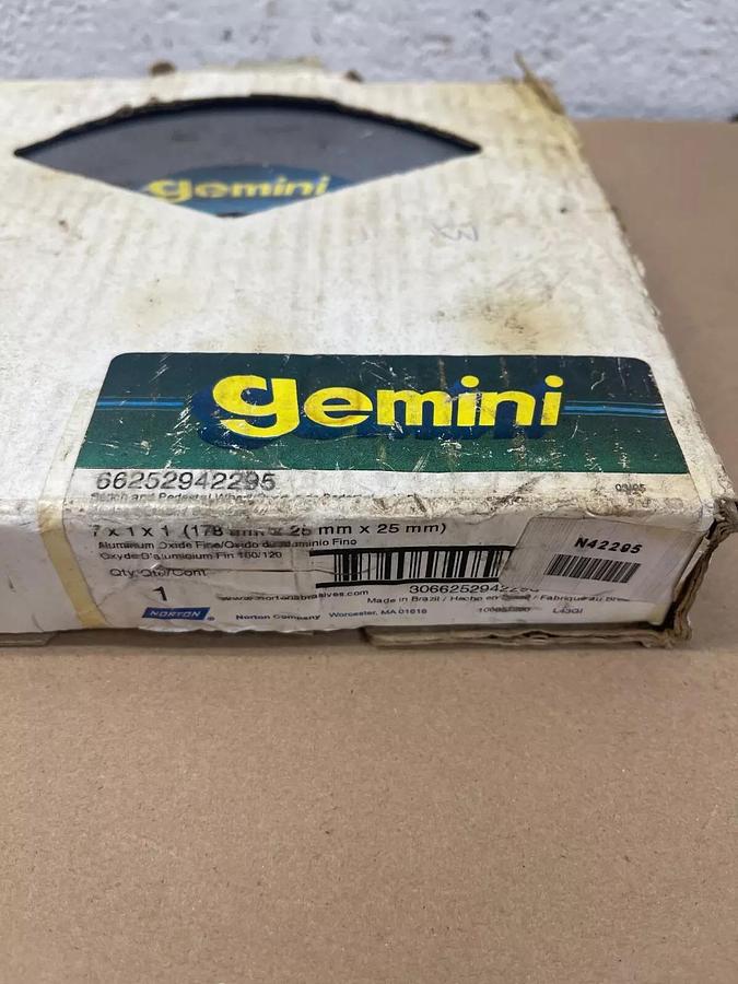 Used Norton 66252942295 Gemini, Bench and Pedestal Wheel, 7 x 1 x 1, Fine 100/120