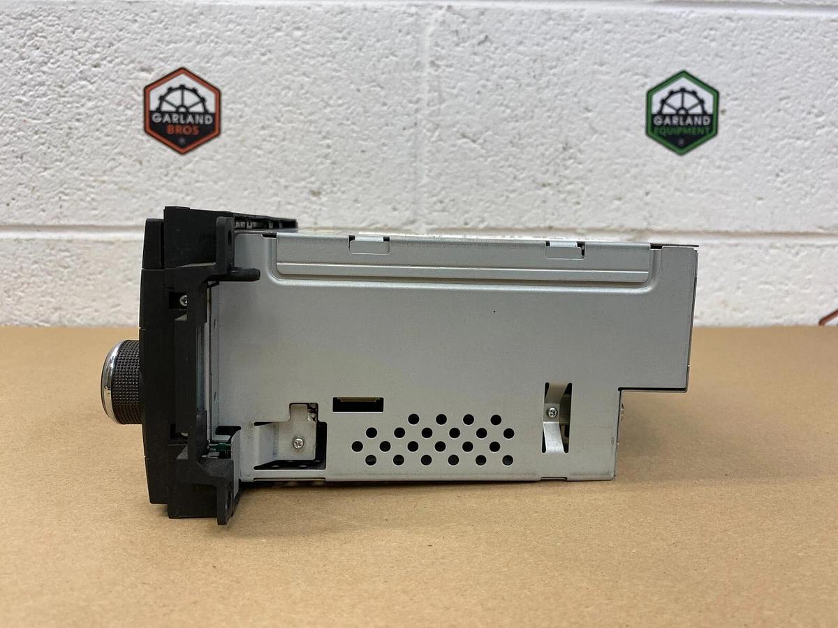 Used Chrysler Corp. 05064921 AE Jeep Radio AM/FM 6 Disc-MP3, WMA *WORKING*