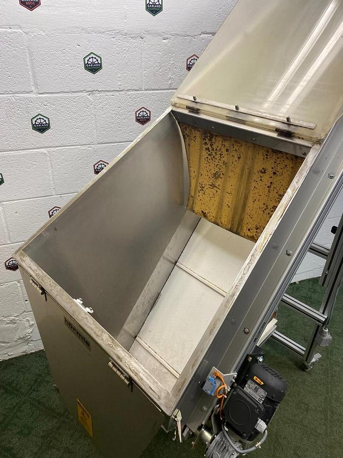 Used Stainless Steel Incline Conveyor: Belt Length: 5’, Belt Width: 11-3/4"