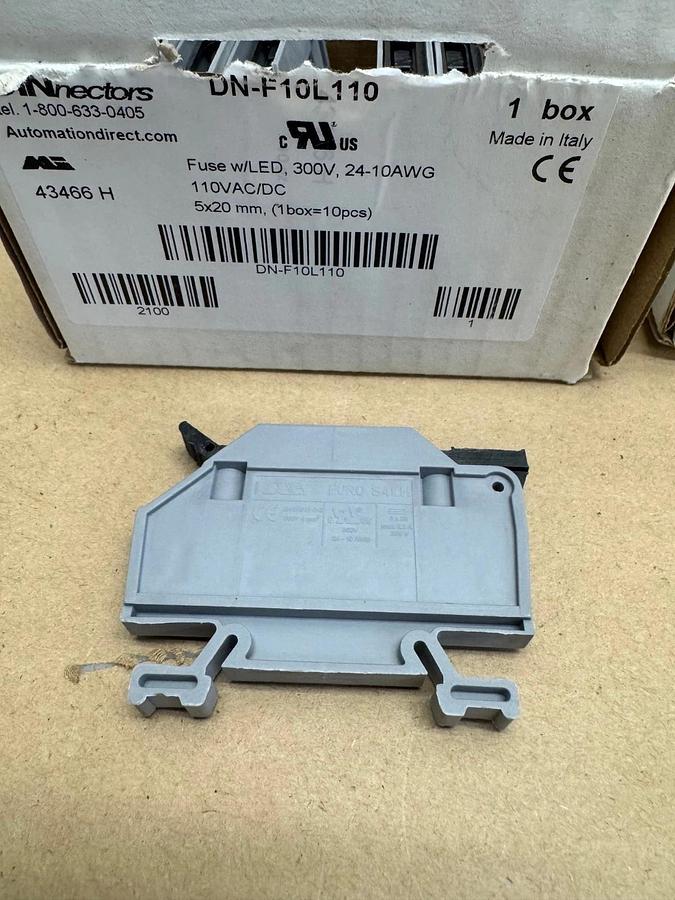 DINnectors DN-F10L110 Terminal Block Fuse w/ LED Light (9 pcs) *NEW OPEN BOX*