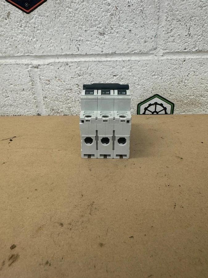 Used Merlin Gerin C60N D32A 415 V Circuit Breaker