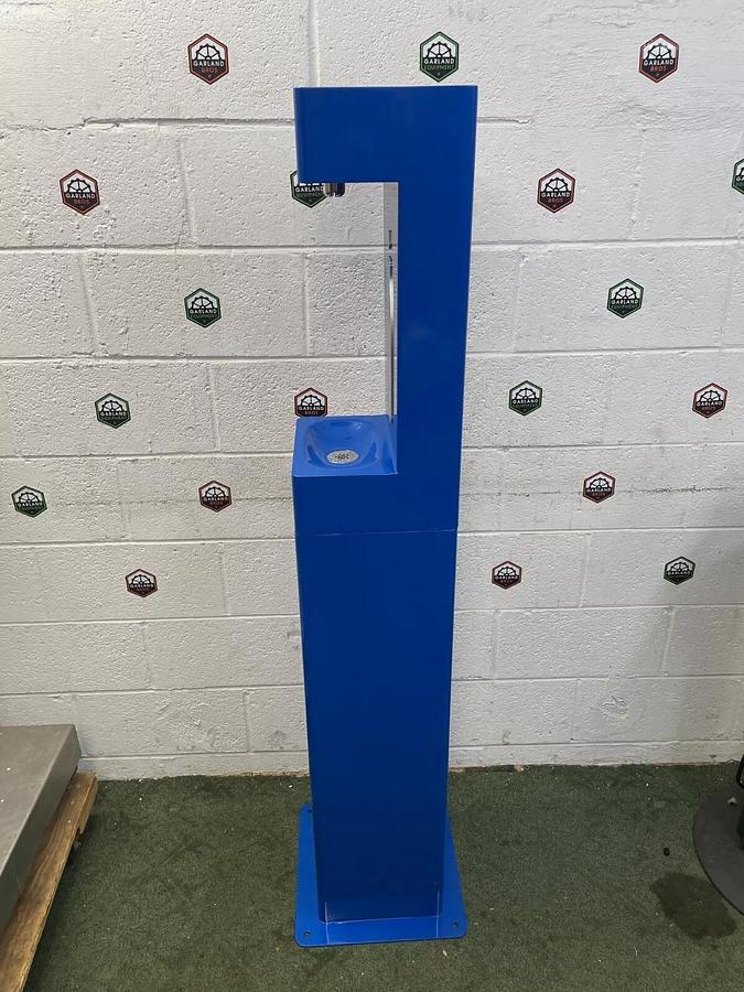 Used Global Industrial 761222 Outdoor Pedestal Bottle Filling Station