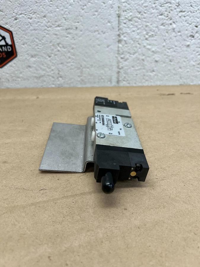 Used Parker EZ12NBB549A 145 PSIG (1000 kPa) Valve