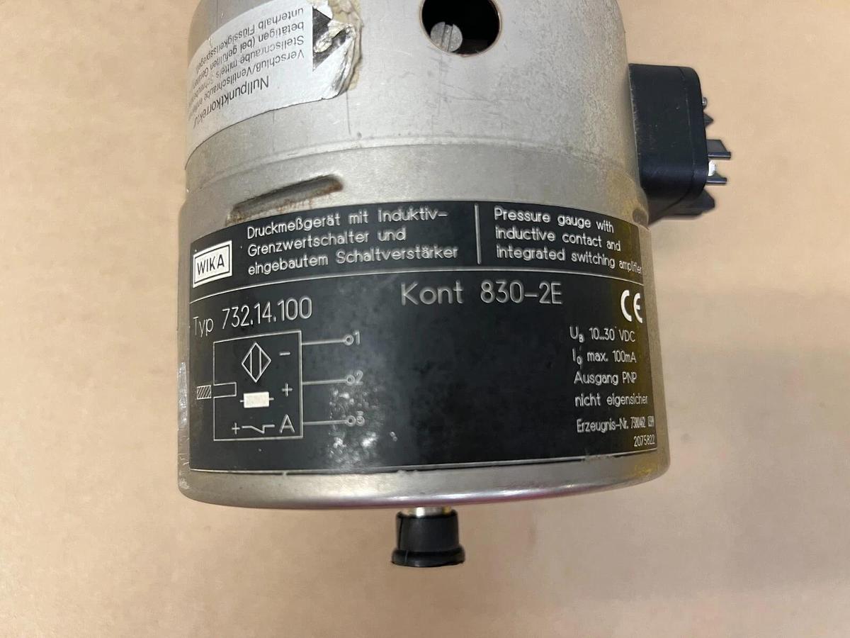 Used WIKA 732.14.100 Pressure Gauge w/ 1.4571 Valve Attached