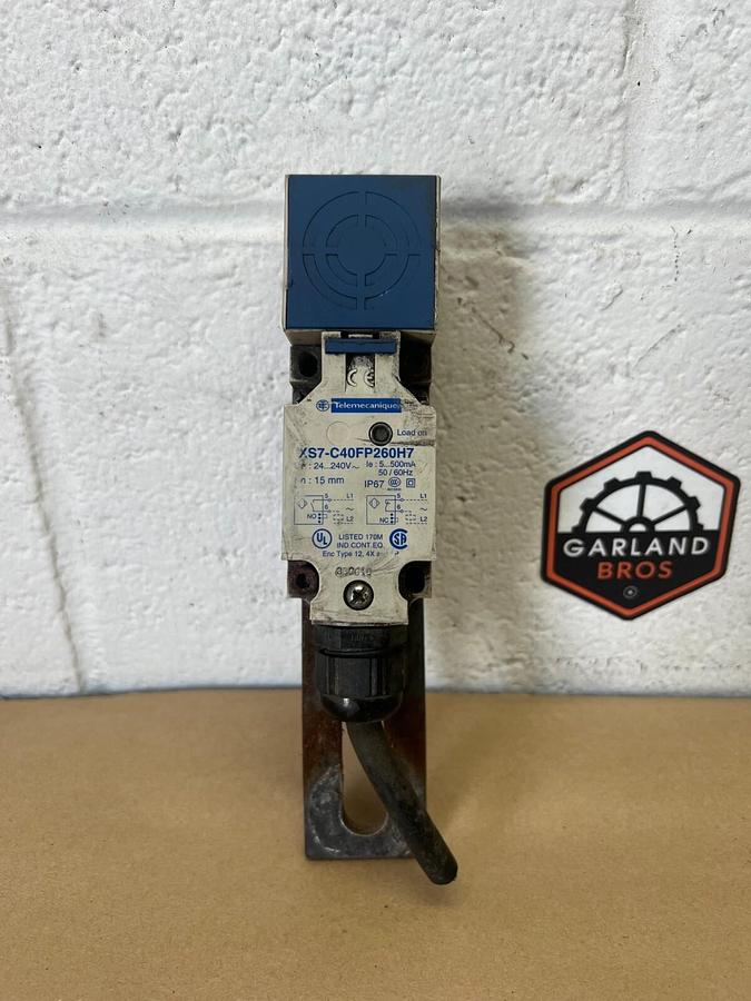 Used Telemecanique XS7-C40FP260H7 Proximity Switch