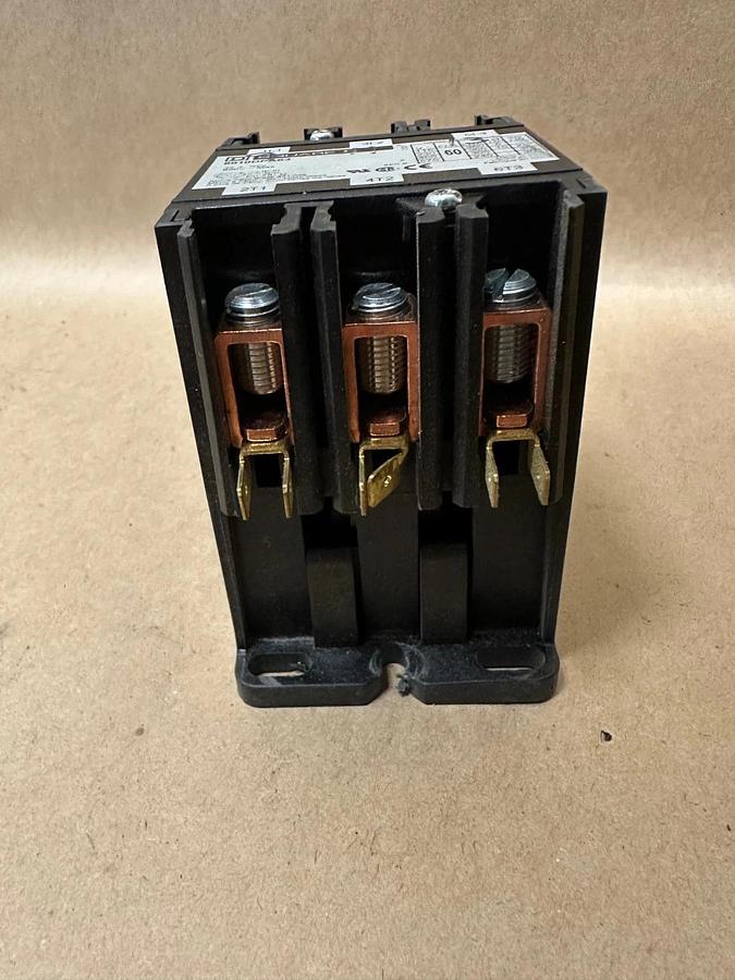 Square D 8910DPA63V02 Definite Purpose Contactor *NEW*