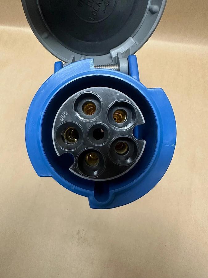 Hubbell 560C9W 60A Pin/Sleeve Connector *NEW*