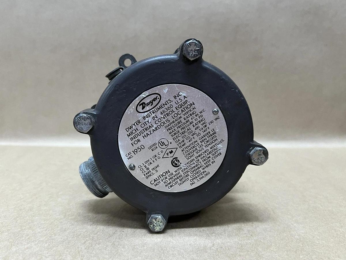 Used Dwyer 1950-1-2-F Explosion Proof Pressure Switch