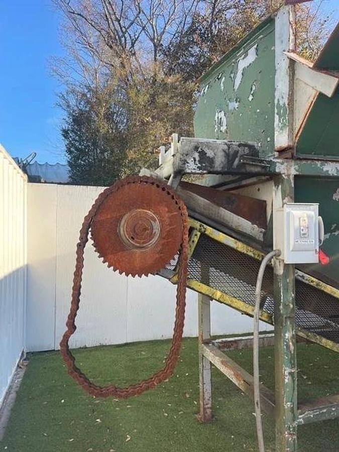 Used Feed Hopper, Drag Chain, 95 cu/ft, No Drive, Chain W:36” L:10’, Discharge H:6'