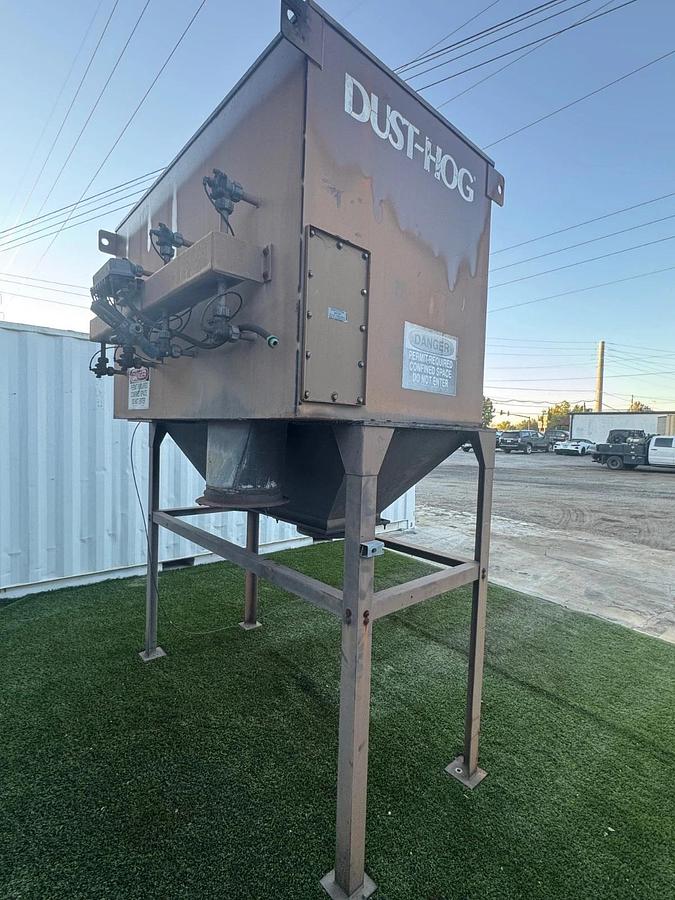 Used United Air Specialist FJL8-0B 8-Cartridge Dust Collector