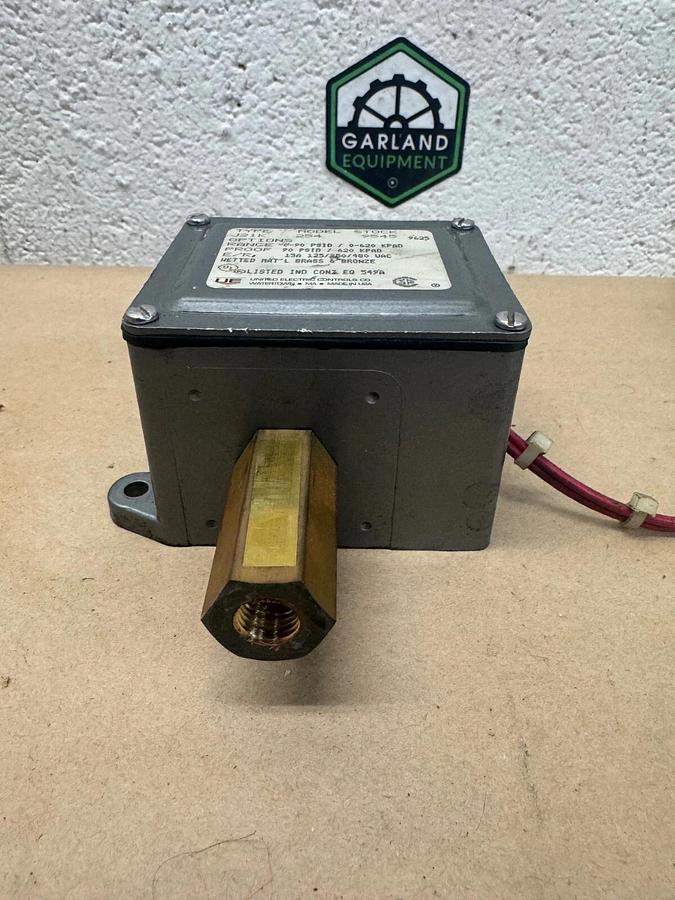 Used United J21K Pressure Differential Switch, 90 PSID, 15A