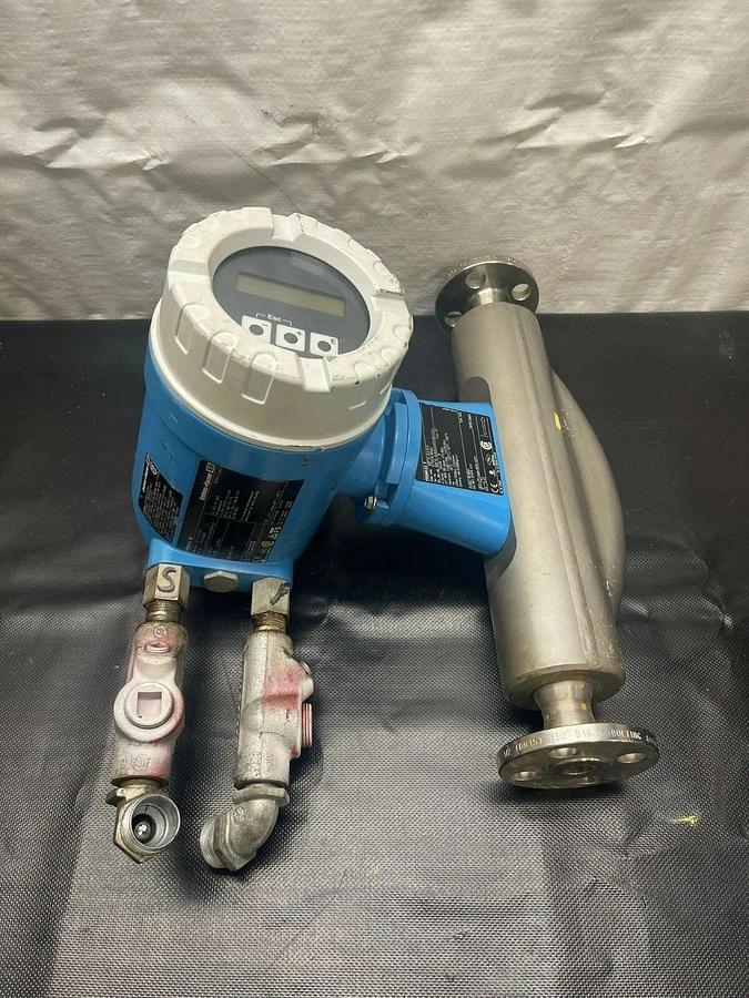 Used Endress+Hauser 80F15-3UL8/0 Promass 80 w/ 80F15-3UL8/0 Promass F, Flow Meter