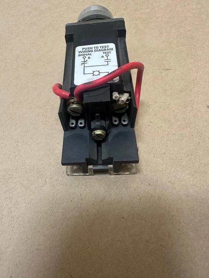 Used Allen Bradley 800MR-PT16K Pilot Light w/ 800M-XAK Contact Block