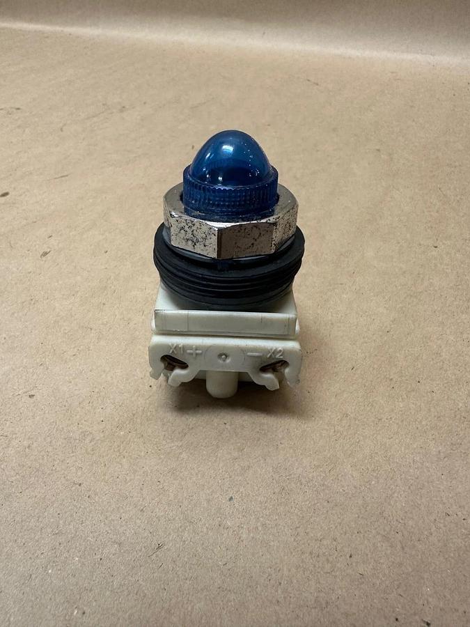 Used Square D 9001KM1 Blue Illuminated Light