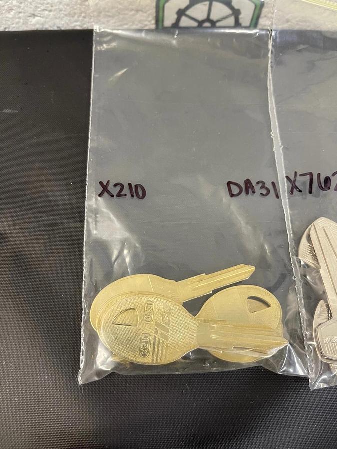 Used ilco X210 DA31, X762 DU, X115 DA23, Assortment of Nissan Key Blanks - Lot of 27