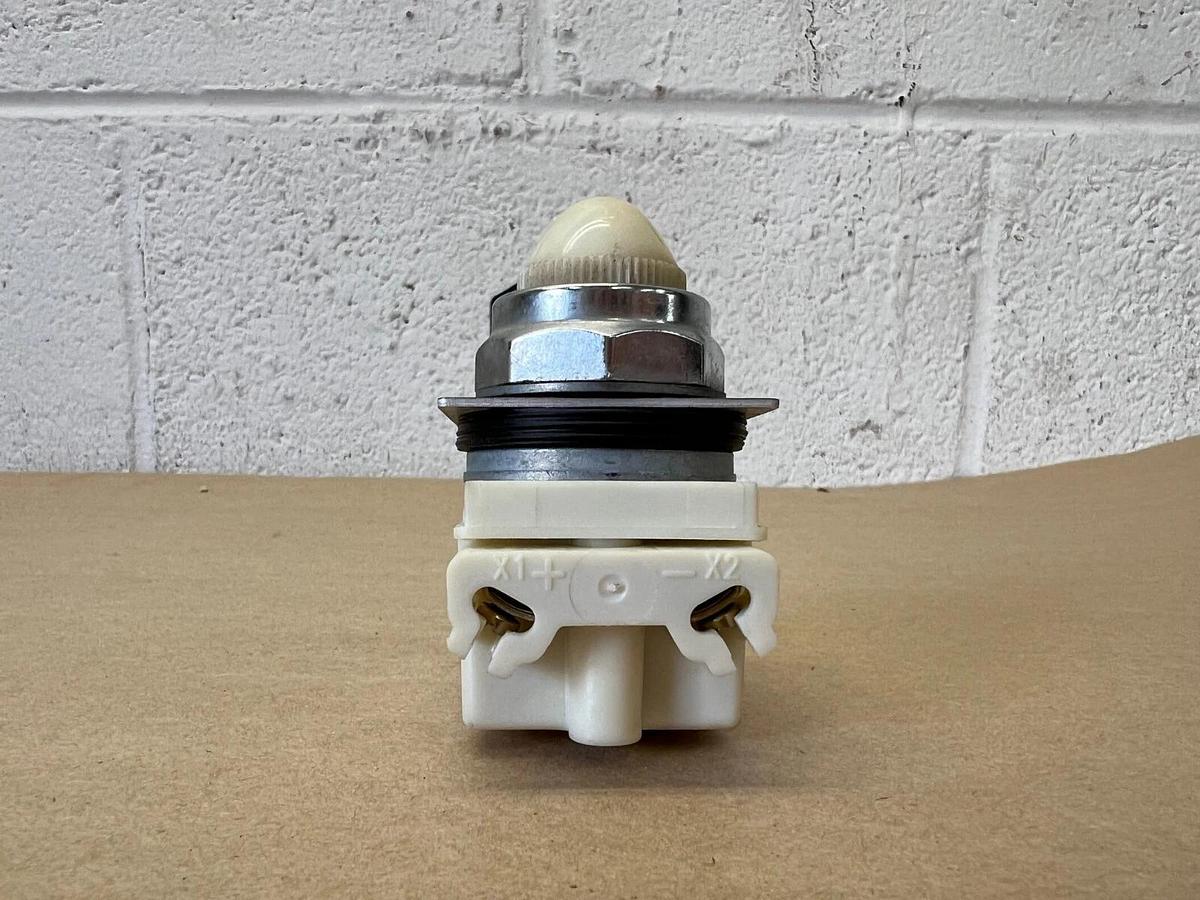 Used Square D 9001 KM1 Ser H 755 White Lamp