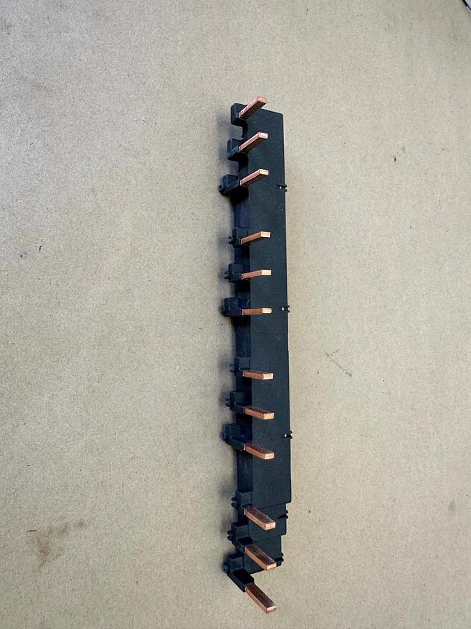 Used Eaton XTPAXCLKB4D Three Phase Busbar Block 4 Circuit Breaker B3.1/4-PKZ4 *NEW*