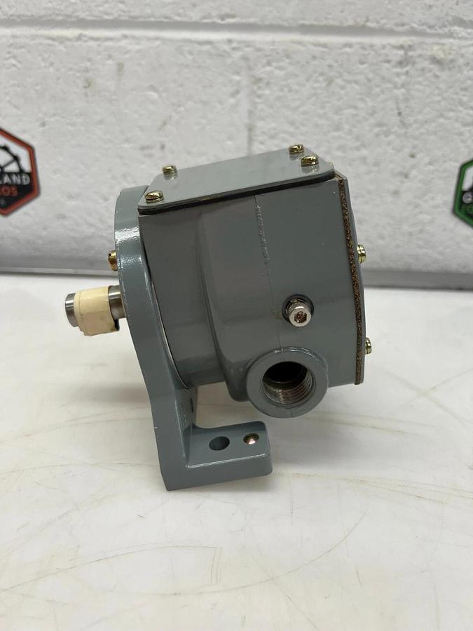 New - open box Allen Bradley 808-J1 Speed Switch, Enclosure Type 1, 4, 13