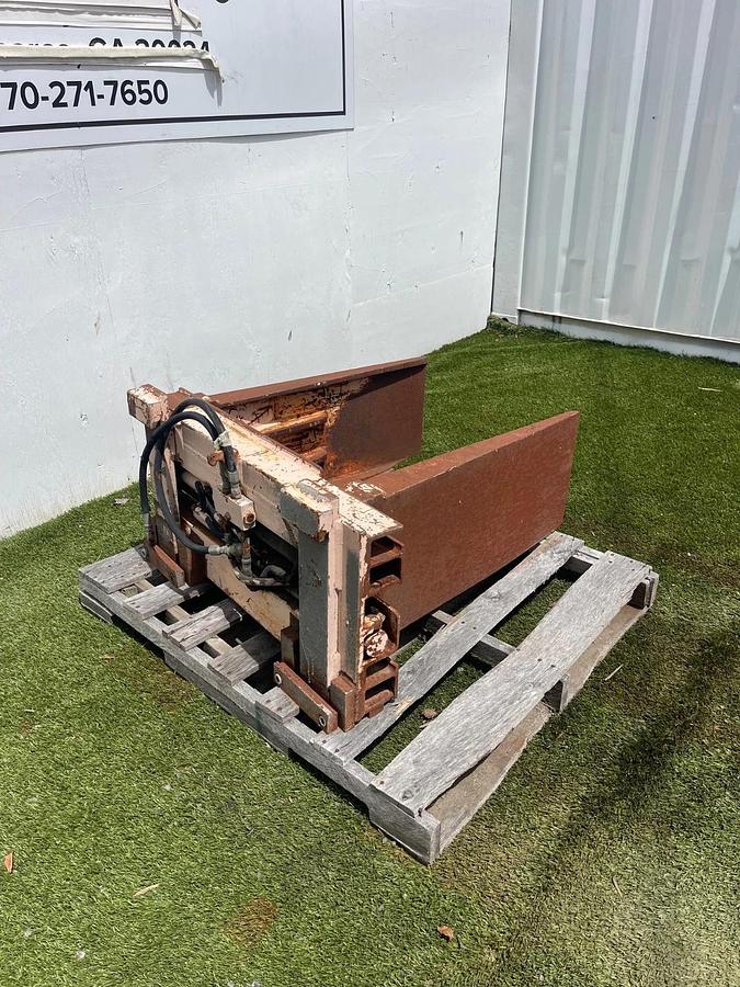 Used NSW USA Bale Clamp Forklift Attachment, Arm H:15” L:32.5” 14”-29” Opening Range