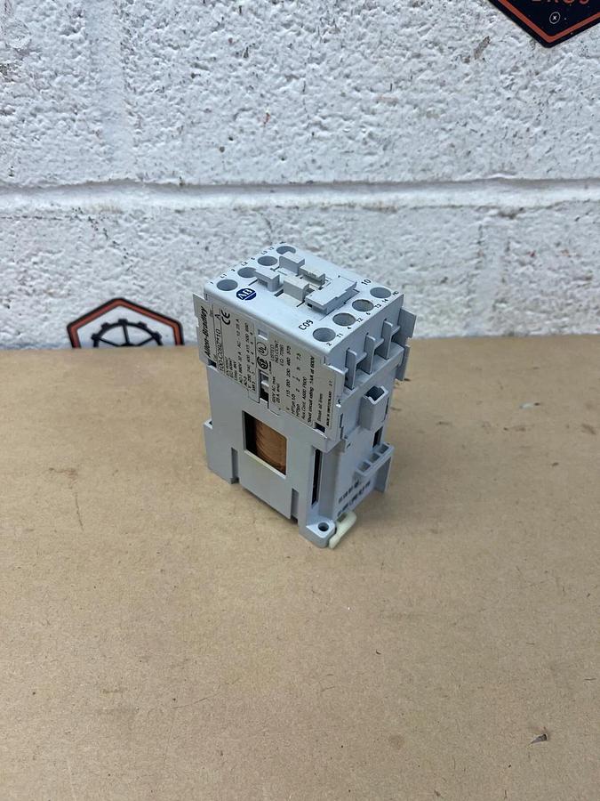 Used Allen-Bradley 100-C09Z*10 Contactor Series A, 600 V, 25 A - Lot of 3