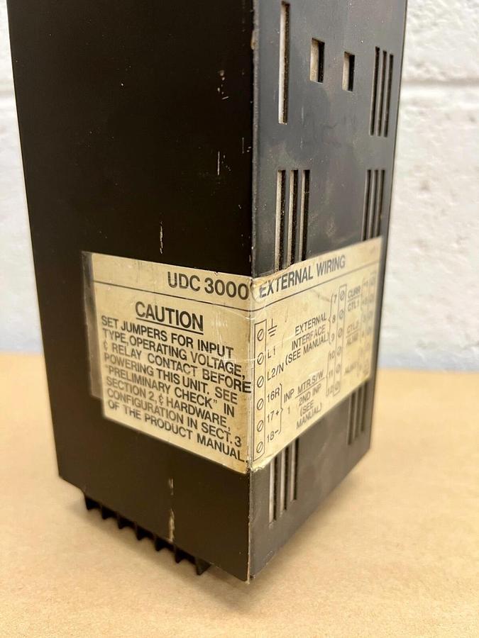 Used Honeywell DC3001-0-000-2-UL-0111  UDC 3000 Temperature Controller