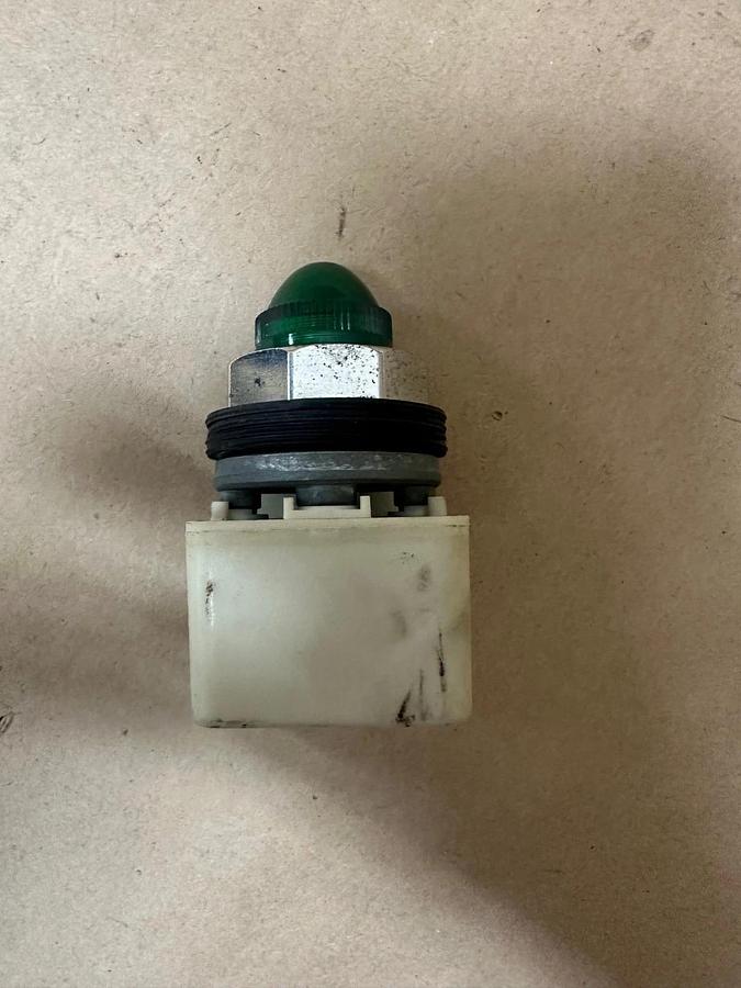 Used Square D 9001KM1 Green Illuminated Light