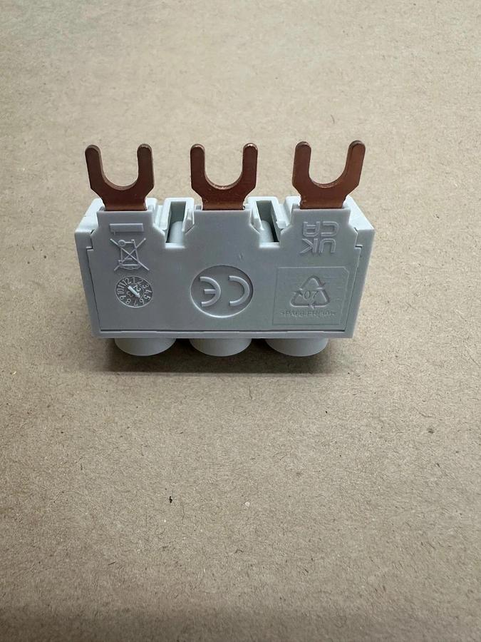 Used Eaton XTPAXIT BK25/3-PKZ0 Incoming Terminal *NEW* (Qty 4 in Box)