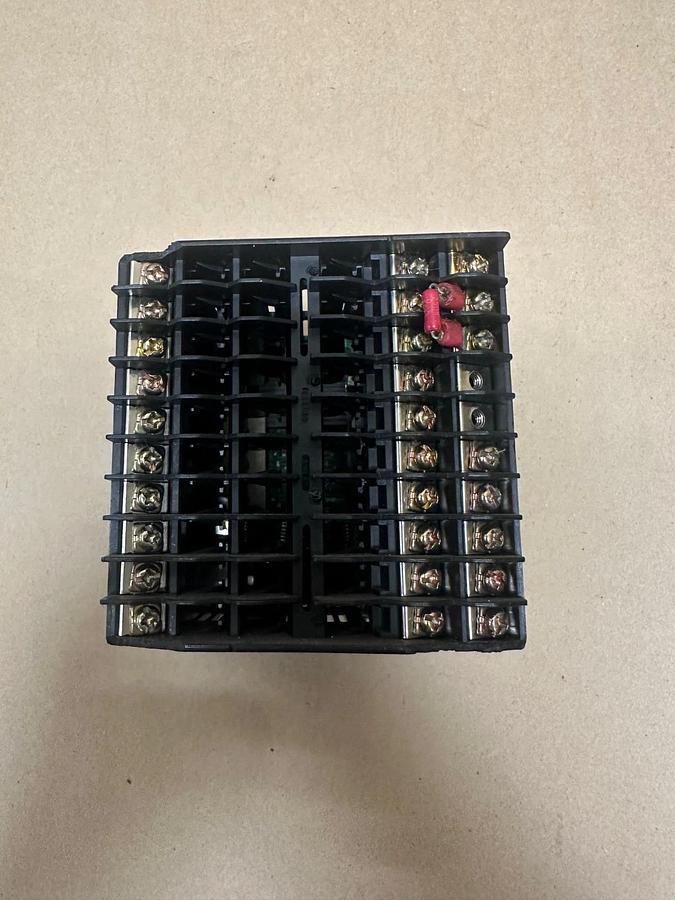 Used Yokogawa UT550 Temperature Controller