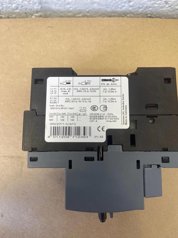Used Siemens 3RV2011-0JA10 Circuit Breaker 50/60 Hz