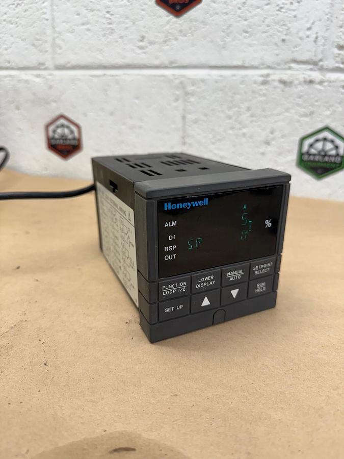 Used Honeywell DC330B-K0-003-21-000000-00-0 Temperature Controller 90-250VAC, 50/60Hz