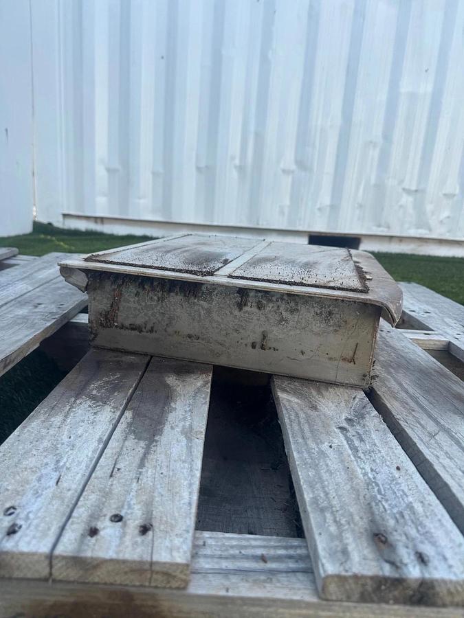 Used Suspension Magnet 20” x 15-1/2”, 4 Brackets on Back, Strong Pull