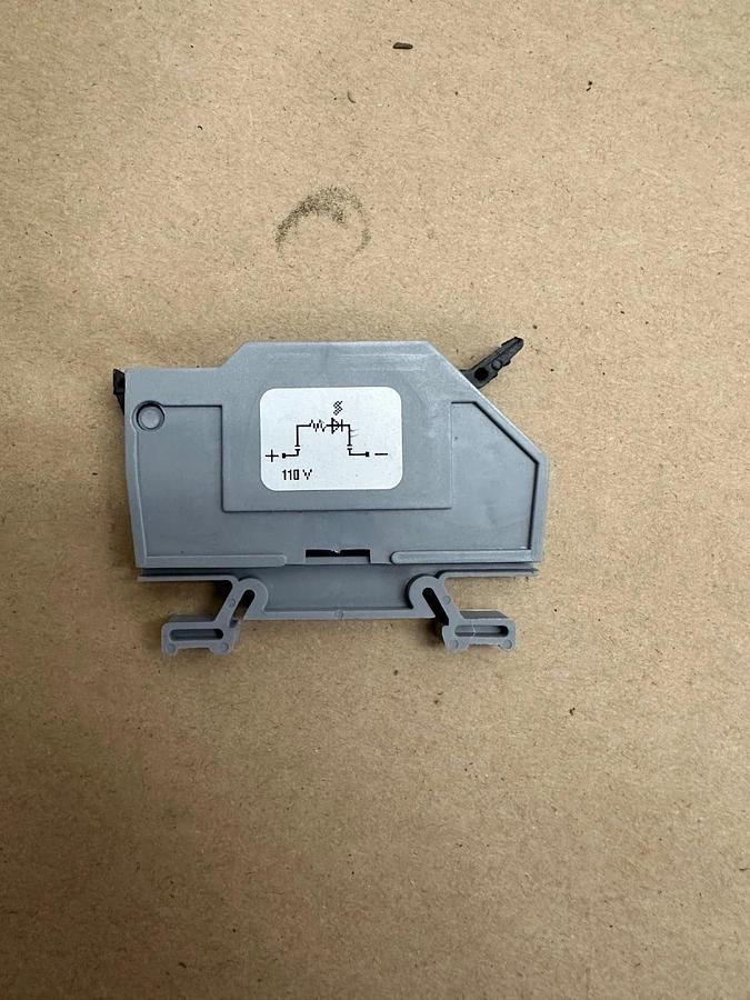 Used DINnectors DN-F10L Series: Euro S 4LH Fuse Terminal Blocks, Lot of 4 *NEW*