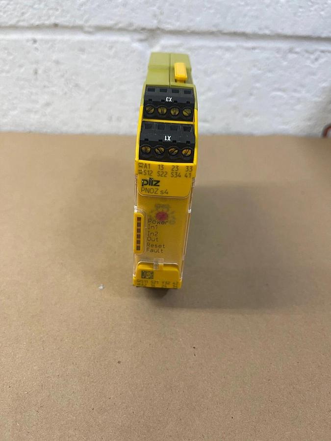 Used Pilz PNOZ s4 Safety Relay, 24 VDC