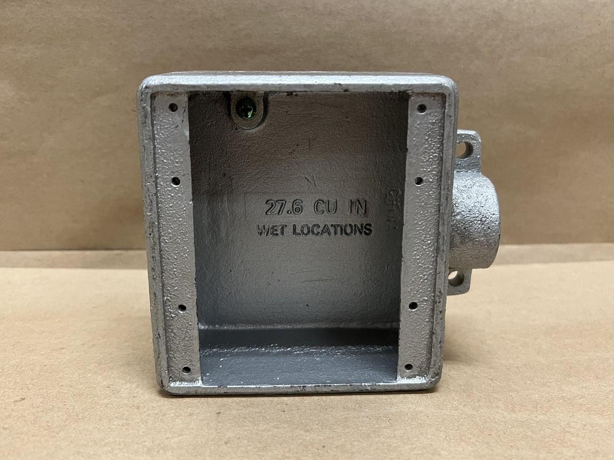 Used Thomas & Betts FS2-75 3/4" Cast Iron Electrical Device Box Cover, 27.6 CU