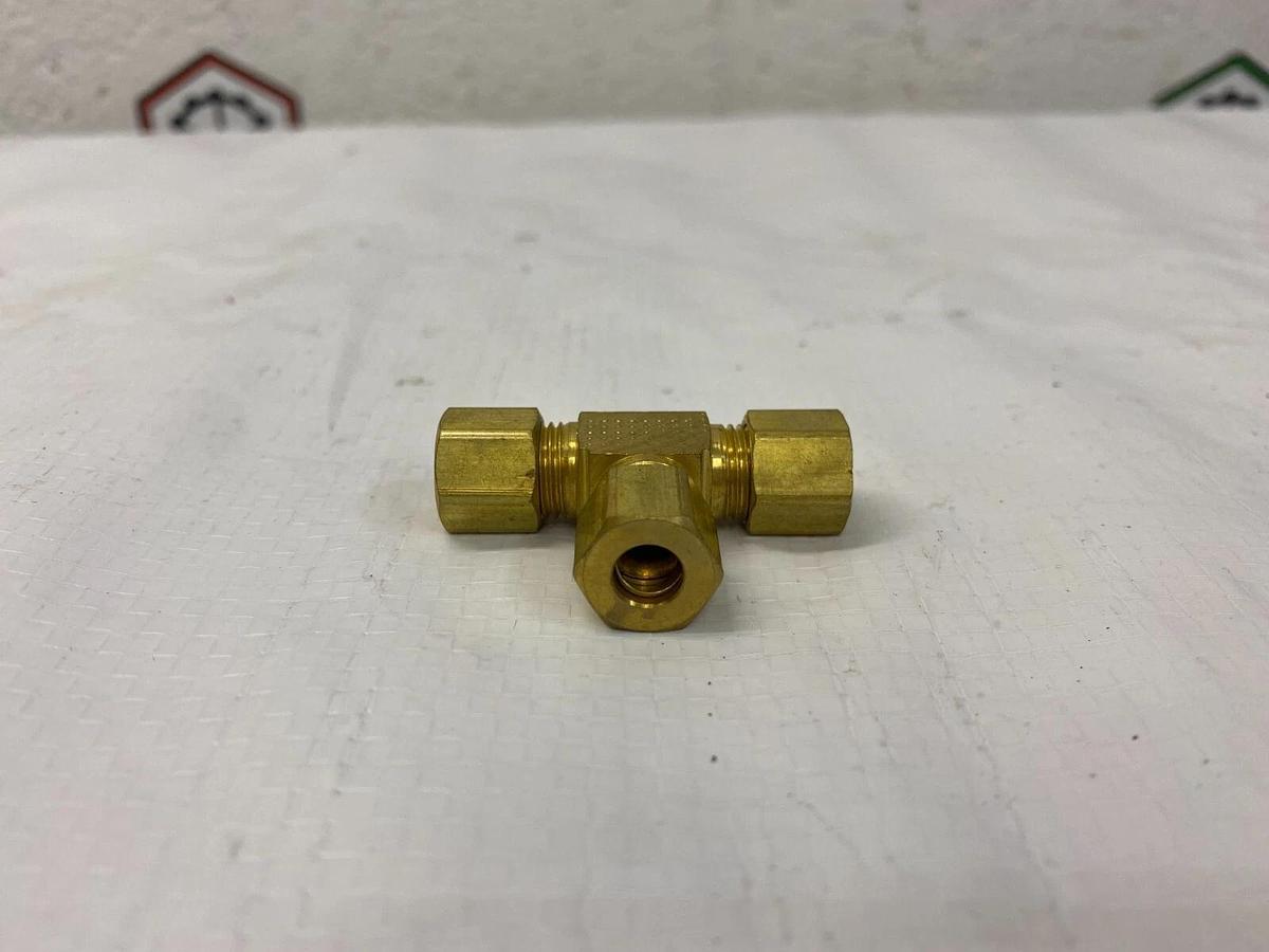 Used Essex Brass Fittings C082, 3/8" Threads - Lot of 8