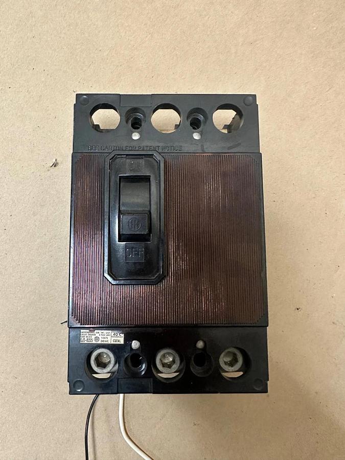 Used I.T.E. QJ3B22500S0I 225A 3 Pole Circuit Breaker