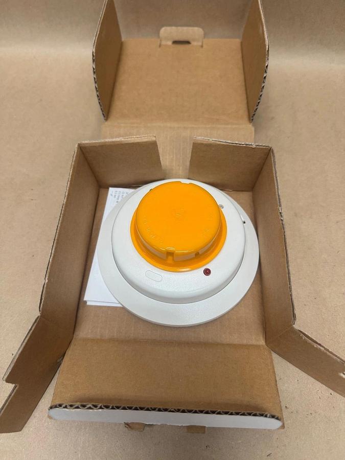 System Sensor 4WT-B 4 Wire Smoke Detector with Built In Sensor *NEW*
