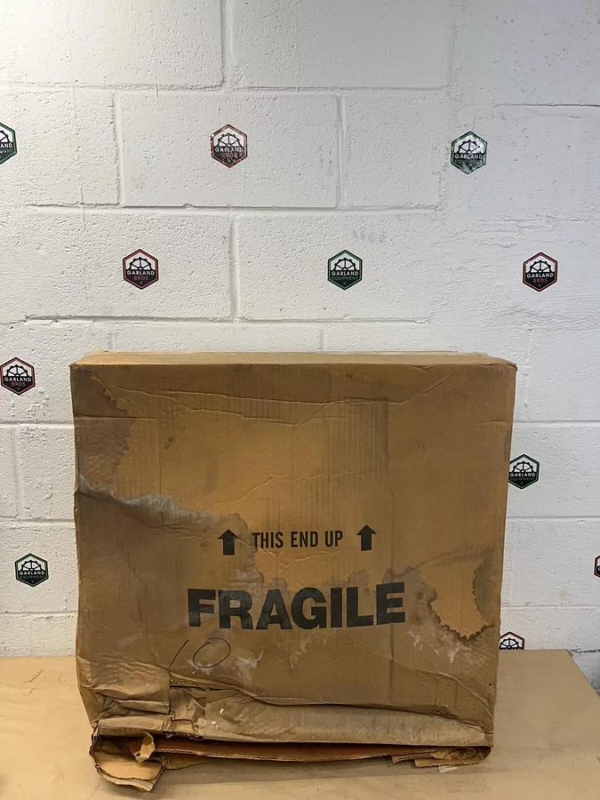 Used Hart & Cooley FPD3 R6 (2) White Size 08 4-Way Fixed Pattern T-Bar Diffuser