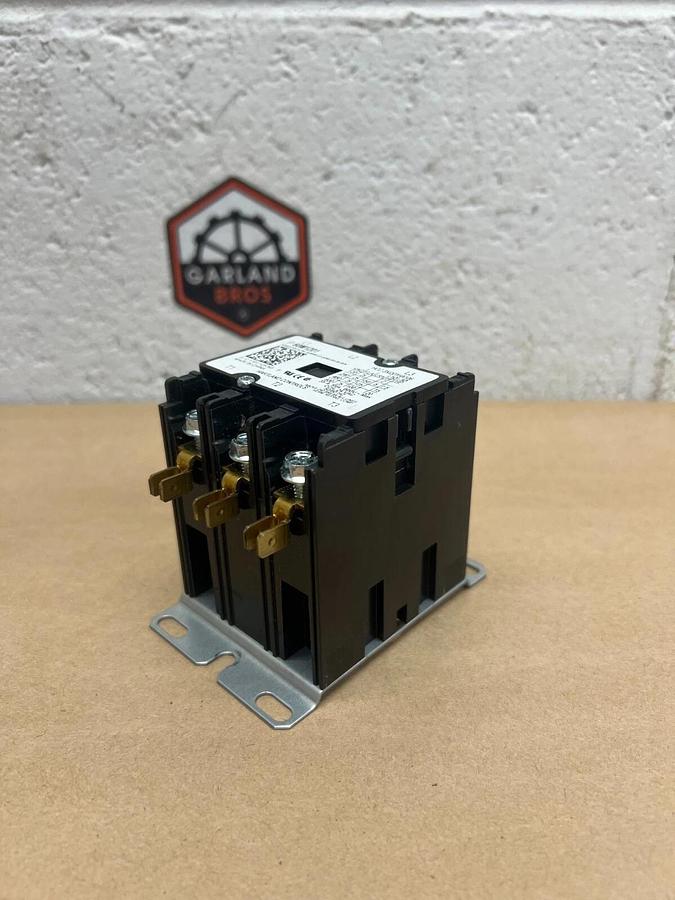 Used Hartland Controls HCC-3XQ01HA106 Contactor