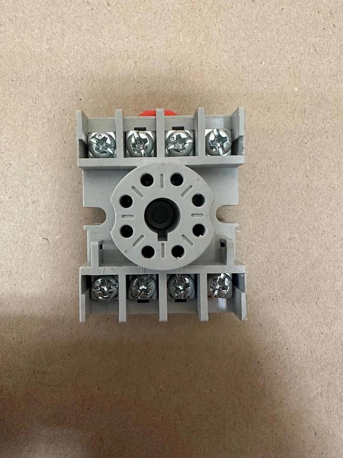 Used Allen Bradley 700-HA32A1 Tube Base Relay w/ Dayton 5X852N Relay Socket