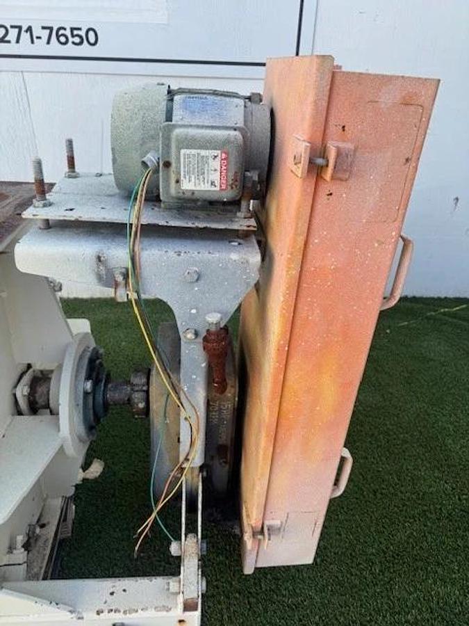 Used Clarke’s CFV24X971029 24”x24” Feeder, Toshiba 5Hp Motor @ 1800RPM & Falk 4207J25