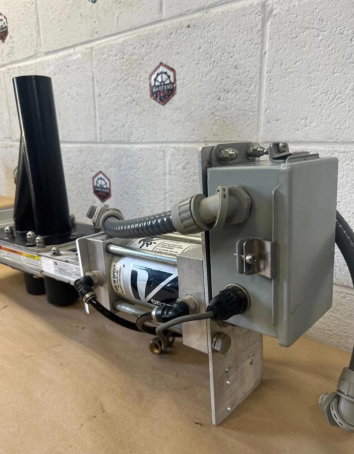 Used Salina Vortex DA2.5-2CSY-SL-MG Diverter Knife Gate Valve