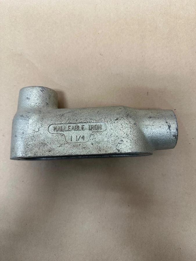 Used O-Z/Gedney LB 125 Malleable Iron 1-1/4” Conduit *NEW*