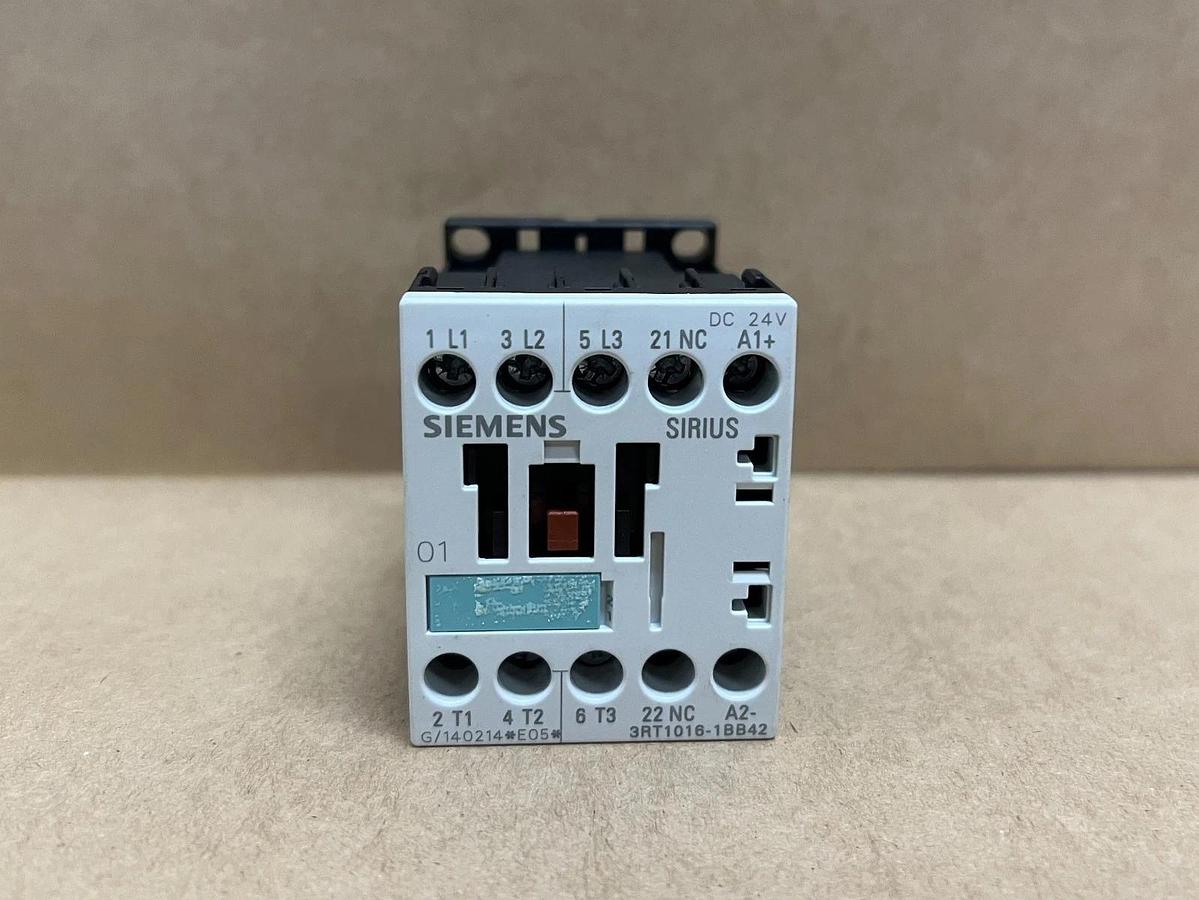 Used Siemens 3RT1016-1BB42 24VDC Coil, 3P, 9A Contactor - Lot of 8