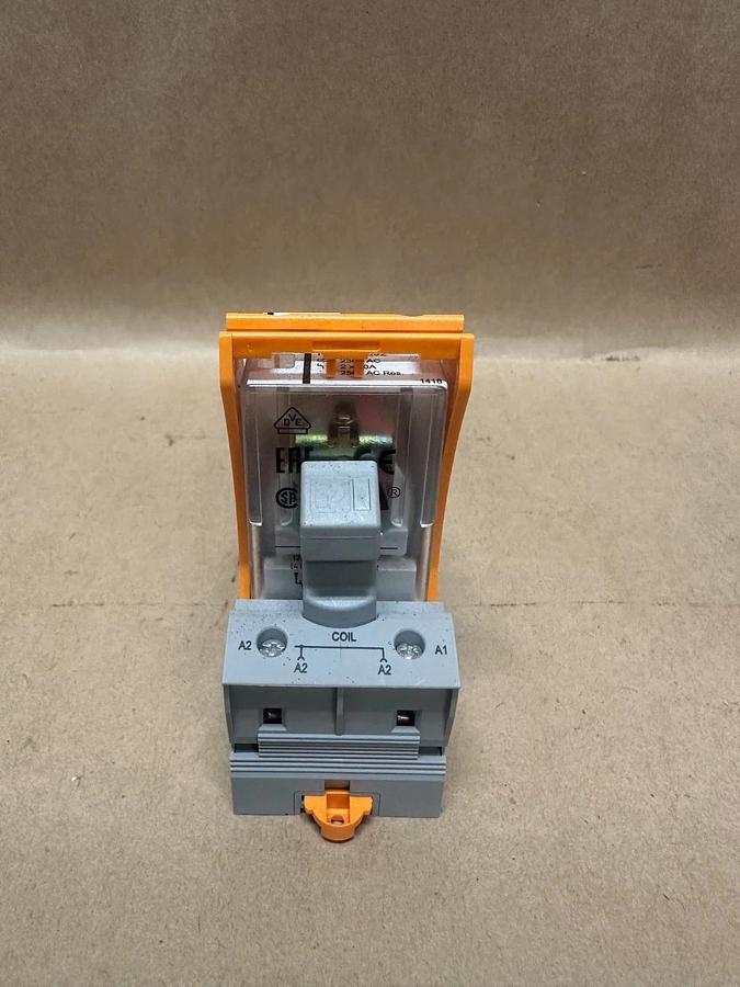 Used Phoenix Contact 2903692 Switching Relay w/ RIF-3-BSC/ 2x21 Relay Base