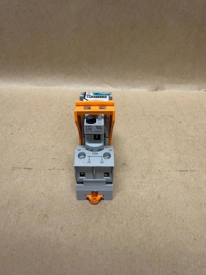 Used Phoenix Contact 2903677 Single Relay w/ RIF-2-BSC/ 4x21 Relay Base