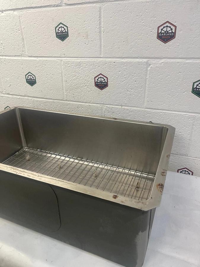 Used Kraus Stainless Steel Undermount 30” Sink w/ Sink Gate/Basin Rack