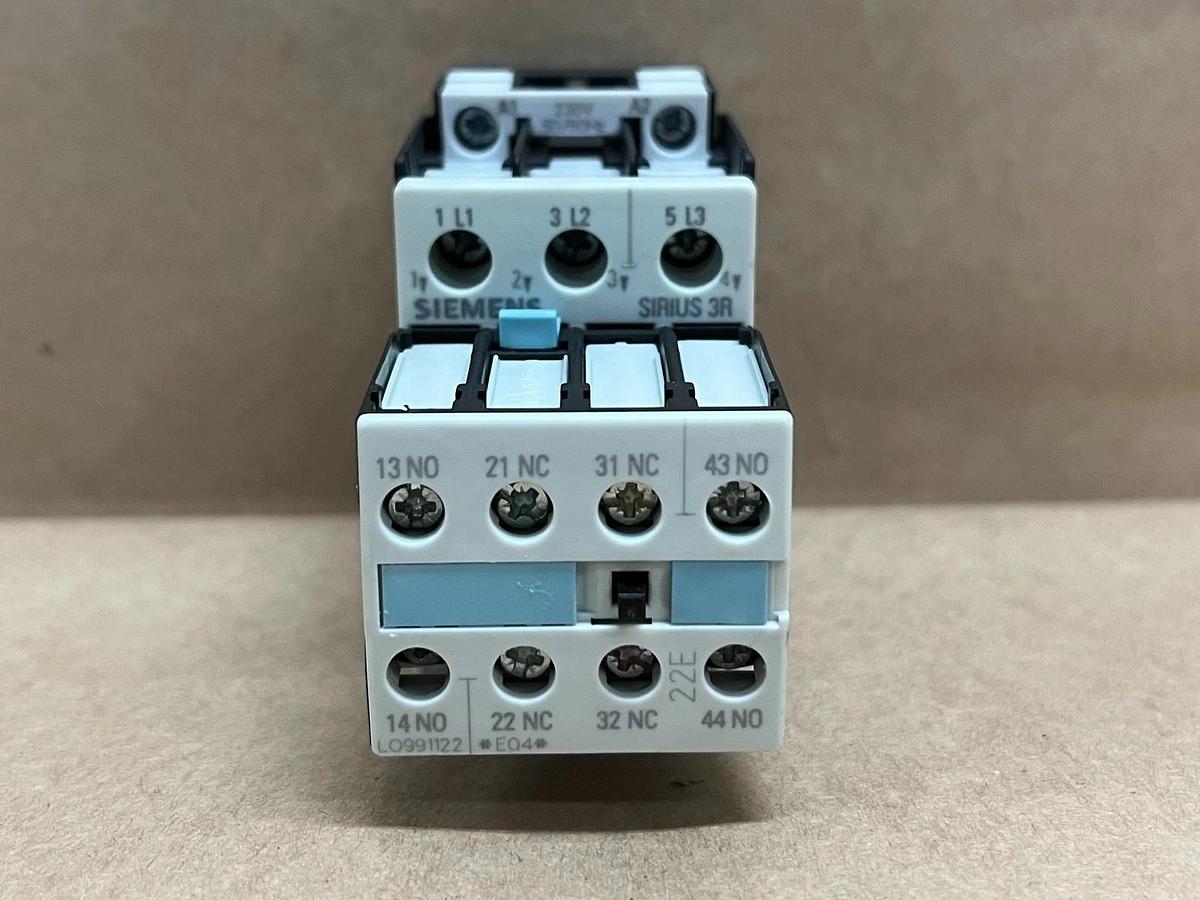 Used Siemens 3RT1025-1A SIRIUS 3R Contactor w/ 22E